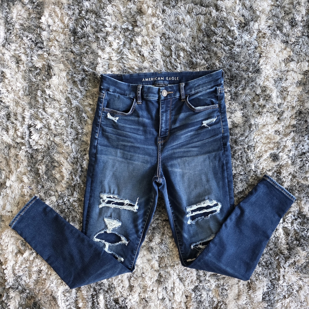 American Eagle Distressed Curvy Hi-Rise Jeggings - Picture 8 of 16
